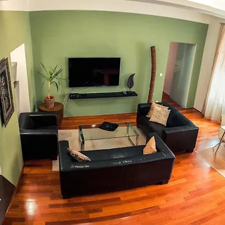 ★5 Star Living-amazing 2bed|2bath Apt-old Town Sq Apartmán